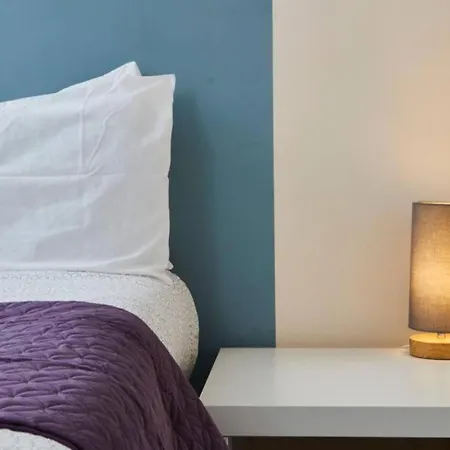 Large Apartment-sleeps 9 -parking -wifi Apartman Bristol
