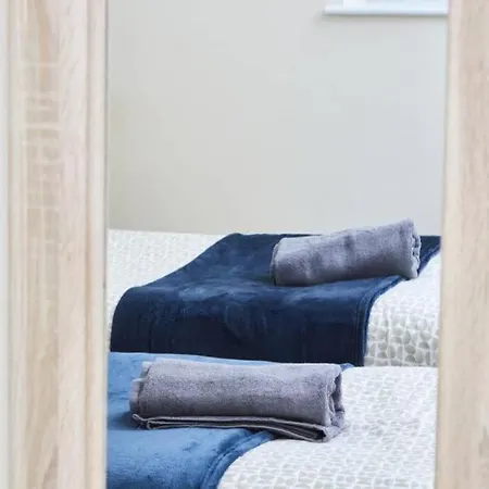 公寓 Large Apartment-sleeps 9 -parking -wifi 布里斯托